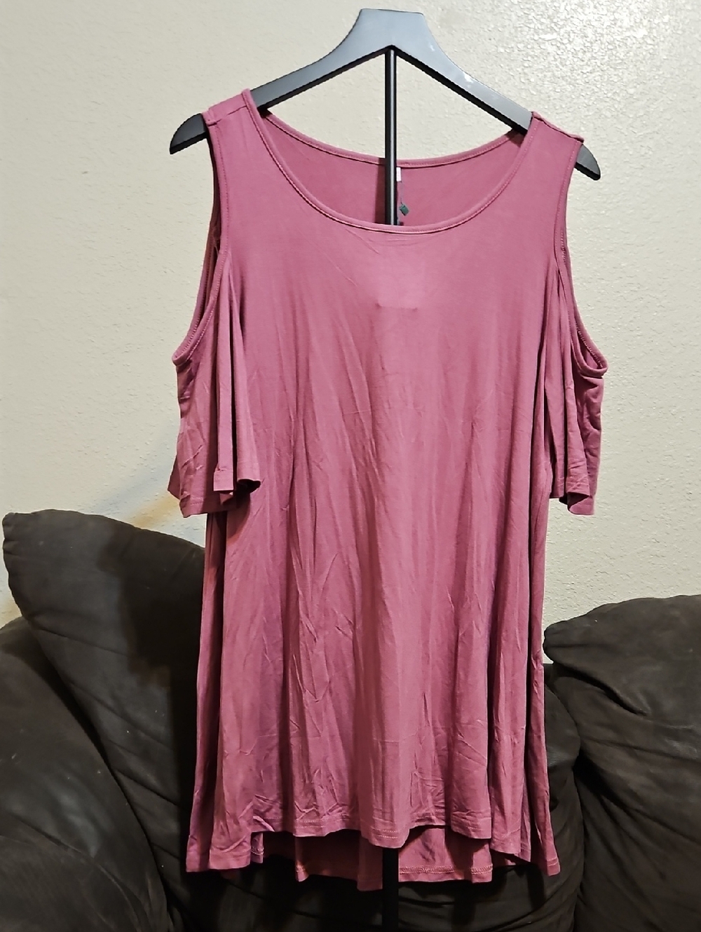 Women's Cold-Shoulder Swing Top in Dusty Rose